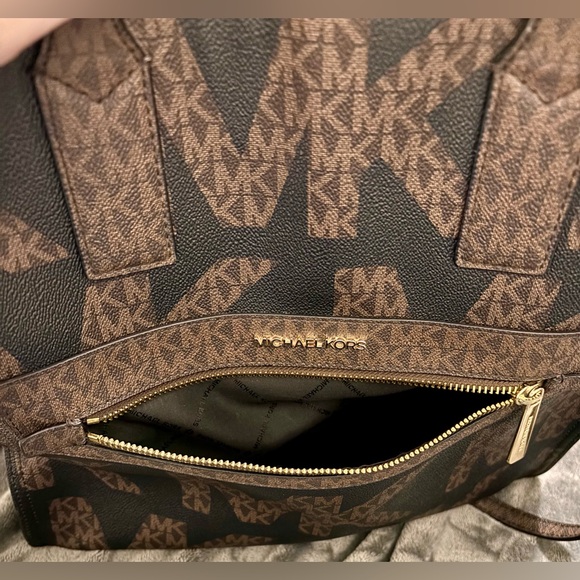 🖤 Michael Kors Kenly Black and Brown Signature Print Tote Bag - Picture 7 of 15